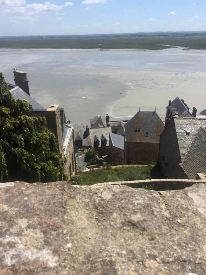 Appartement Familial Le Tanis Pontorson Bagian luar foto