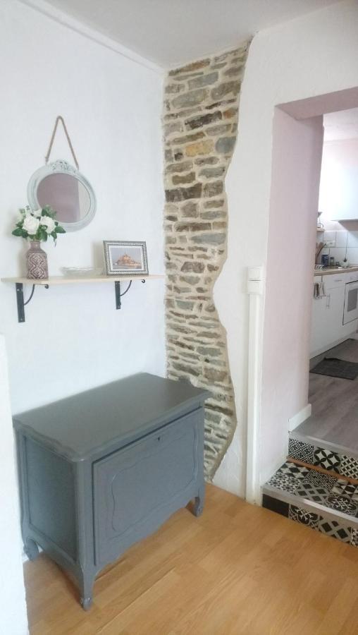 Appartement Familial Le Tanis Pontorson Bagian luar foto